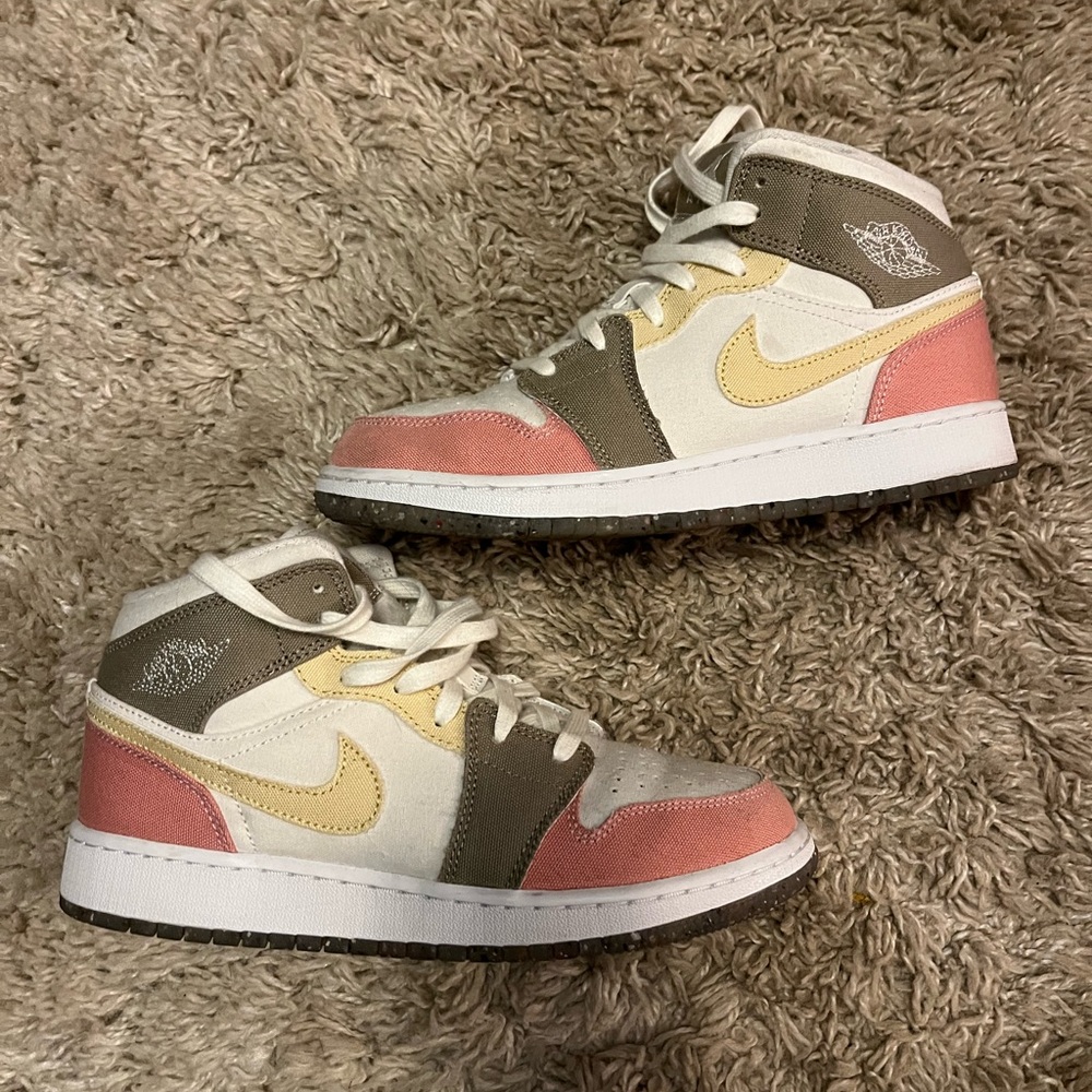 Nike White and Pink Sneakers